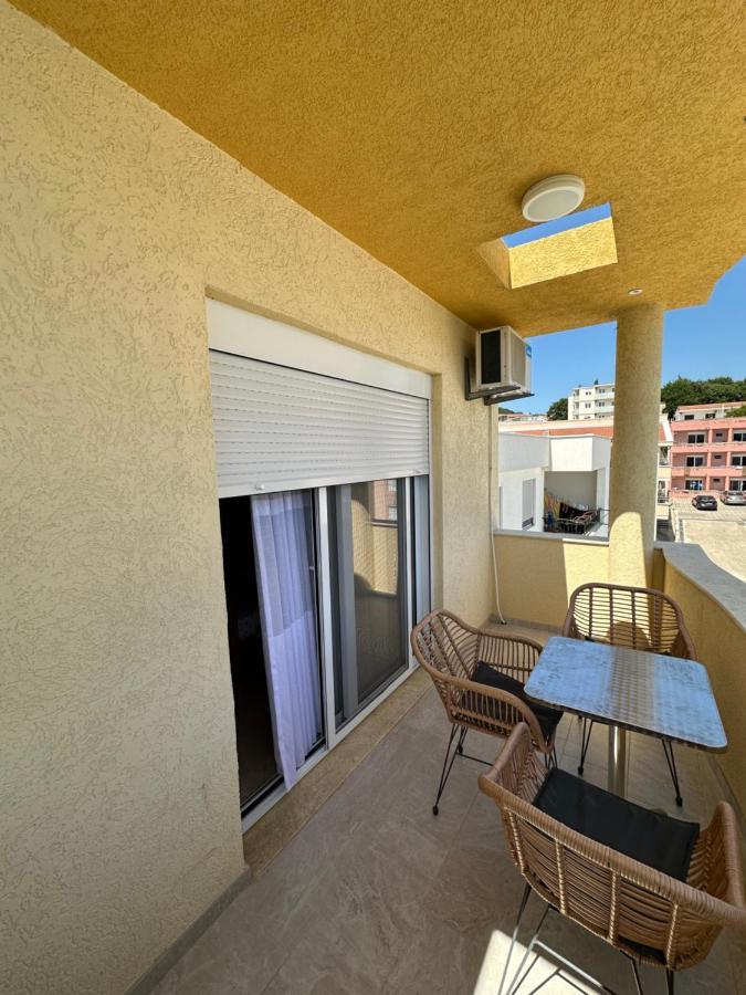 Apartments Edona Улцинь Екстер'єр фото