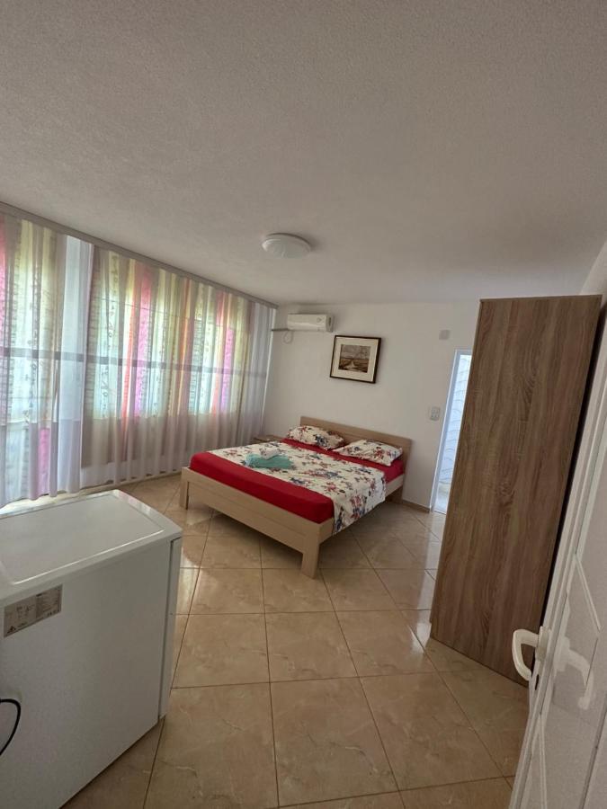Apartments Edona Улцинь Екстер'єр фото